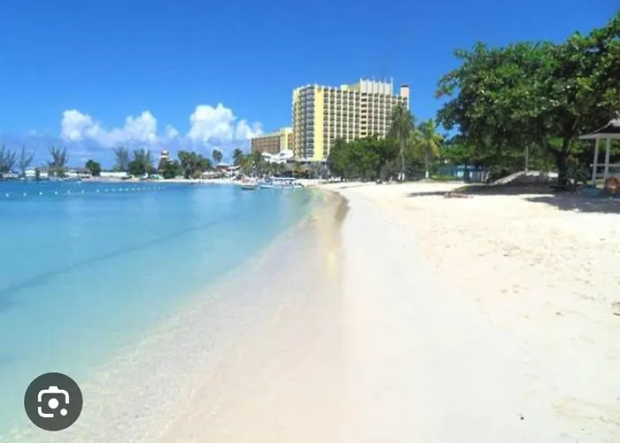 Harlowe Sunshine Glow Holiday home Ocho Rios